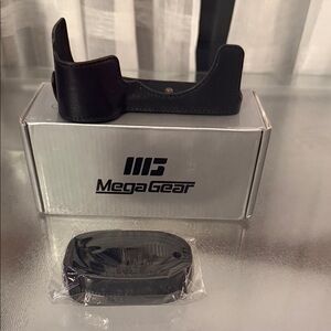 MegaGear Black Camera Case